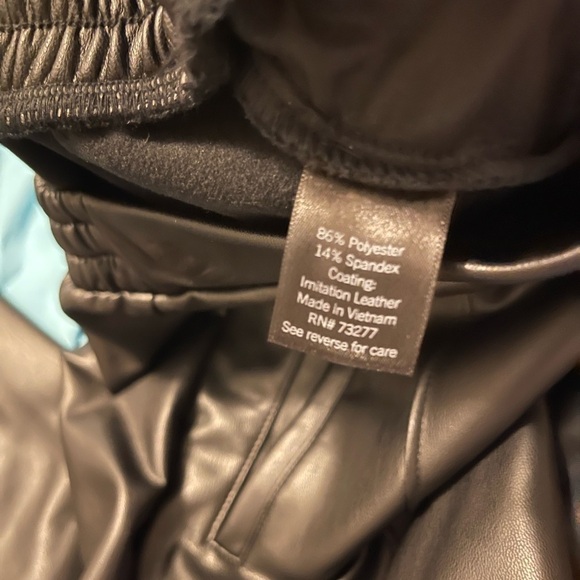 Simply Vera Imitation Leather Pants - Size XS Black with front pockets - Picture 7 of 16